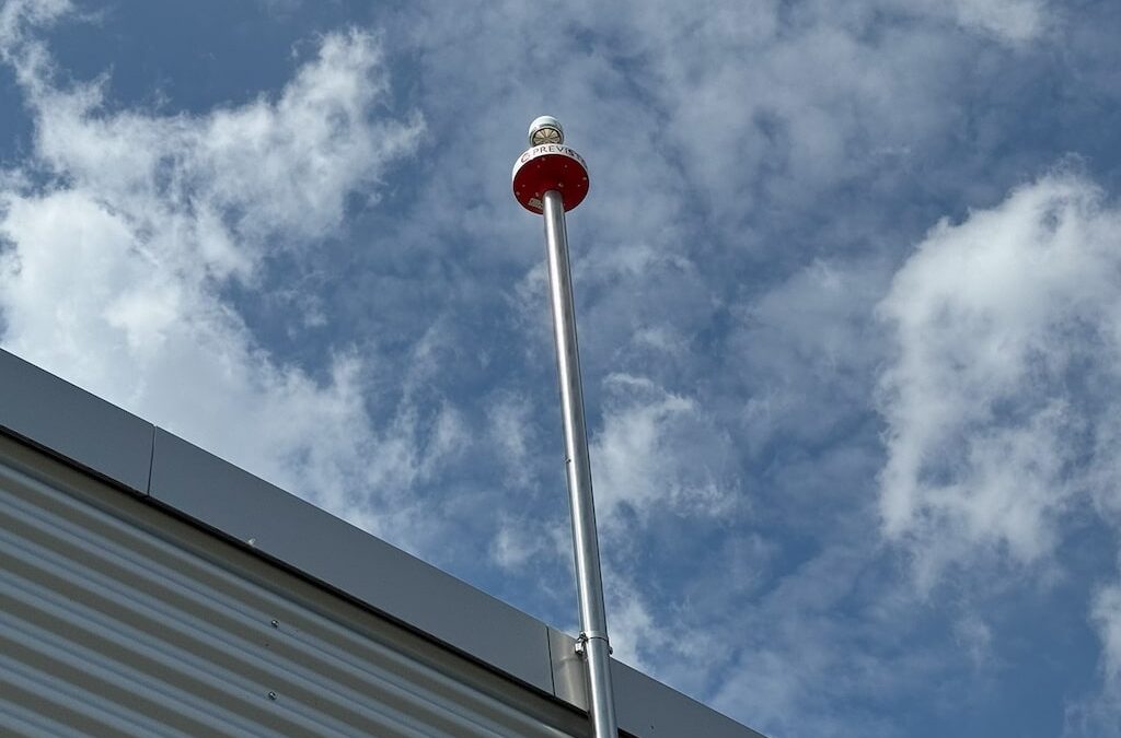 Spannung in der Luft: Neue Feldmühlensensoren am Flughafen Düsseldorf sorgen für präzisere Gewitterwarnungen