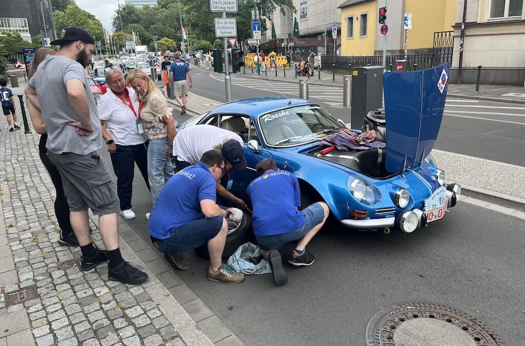 Mühlenstraße: Hubanlage beschädigt wertvollen Oldtimer schwer