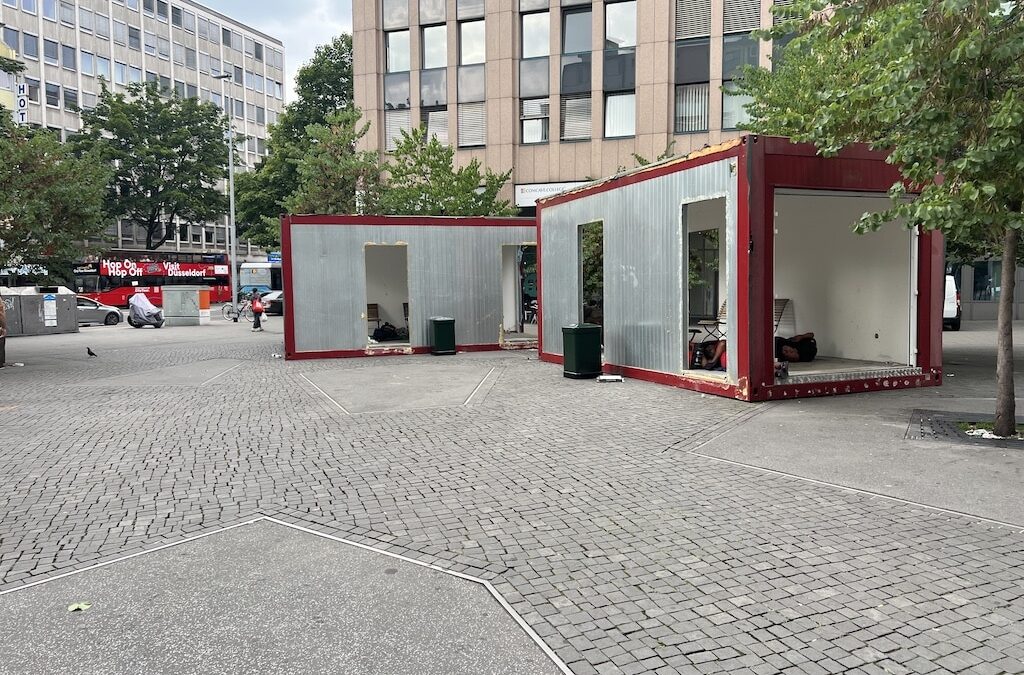 „Big Brother“ am Hauptbahnhof: Neue Container sorgen weiter für Kopfschütteln