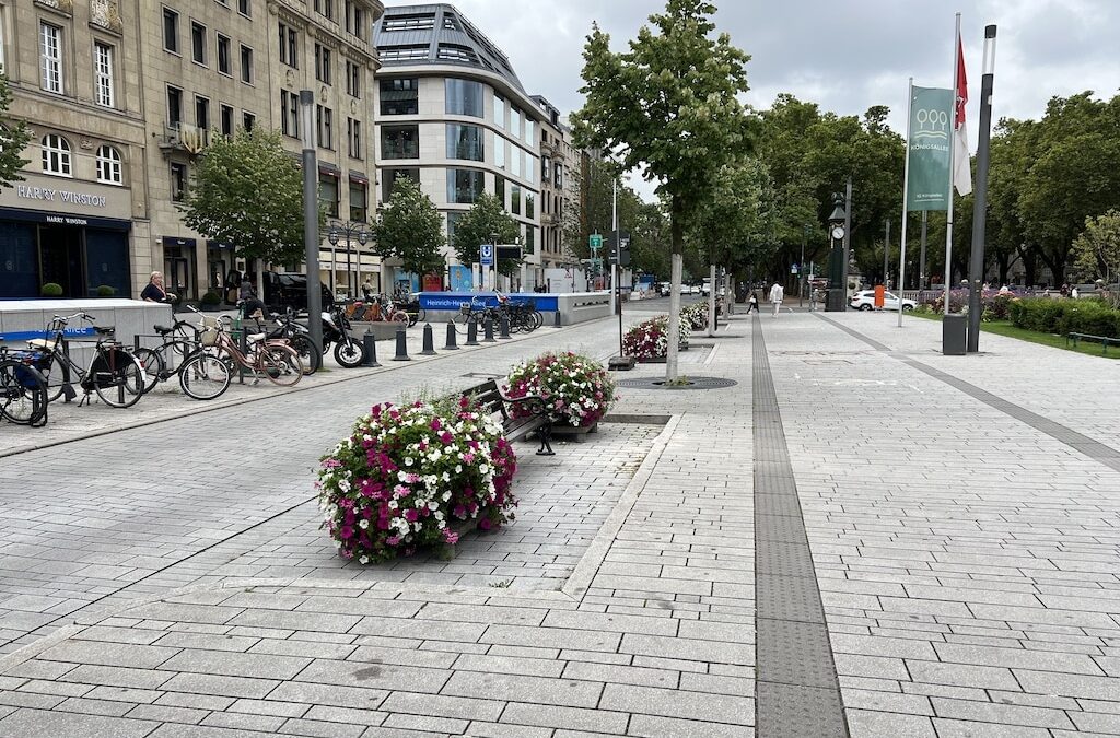 Corneliusplatz jetzt autofrei – Blumen statt Parkplätze