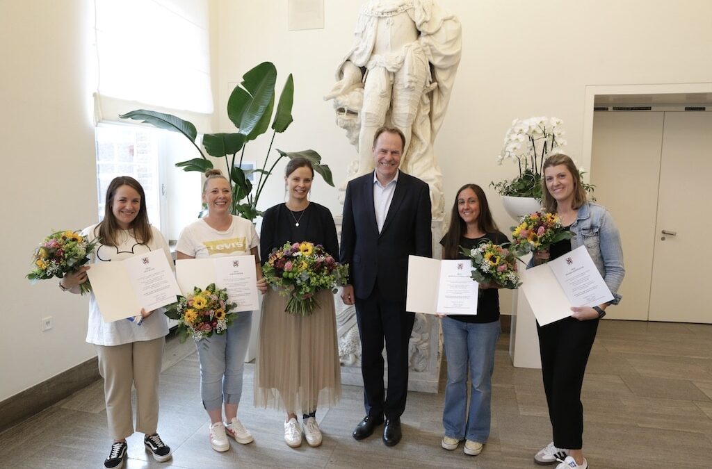 OB Keller zeichnet vier couragierte Lebensretterinnen im Rathaus aus