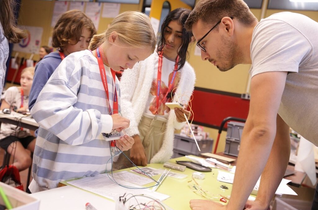Fünf Jahre Adventure School: Kostenloses Ferienprogramm für Schülerinnen und Schüler