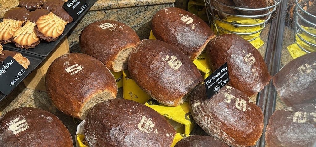 Stadtsparkasse Düsseldorf feiert 200. Jubiläum mit sozialer Brot-Aktion für die Kindertafel