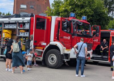 Freiwillige Feuerwehr Angermund weiht Wagen ein © Gabriele Schreckenberg