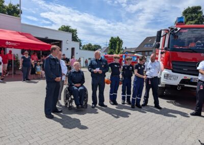 Freiwillige Feuerwehr Angermund weiht Wagen ein © Gabriele Schreckenberg