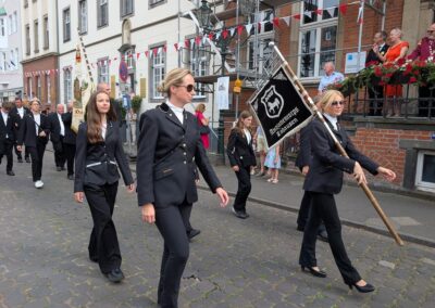 Gute Stimmung bei der Großen Parade vor dem Kaiserswerther Rathaus am 5. Juli © Gabriele Schreckenberg