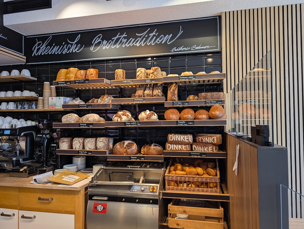 Hübsch eingerichtet und lecker bestückt ist es bei „Mehr als Brot“ © Gabriele Schreckenberg Hübsch eingerichtet und lecker bestückt ist es bei „Mehr als Brot“ © Gabriele Schreckenberg