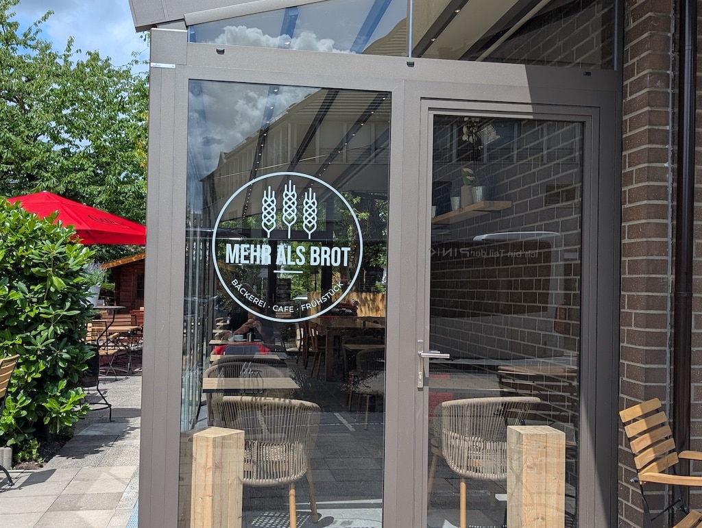 Hübsch eingerichtet und lecker bestückt ist es bei „Mehr als Brot“ © Gabriele Schreckenberg Hübsch eingerichtet und lecker bestückt ist es bei „Mehr als Brot“ © Gabriele Schreckenberg