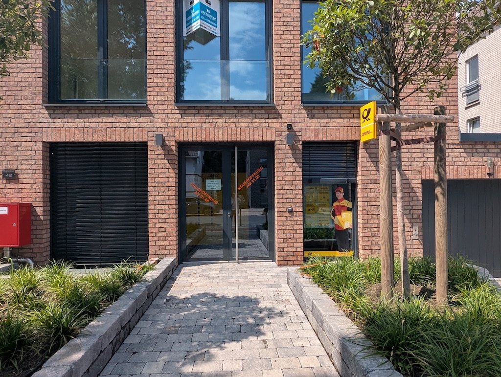 Auf der Arnheimer Straße 42 ist die neue Filiale „KaiserPost&mehr untergebracht © Gabriele Schreckenberg
