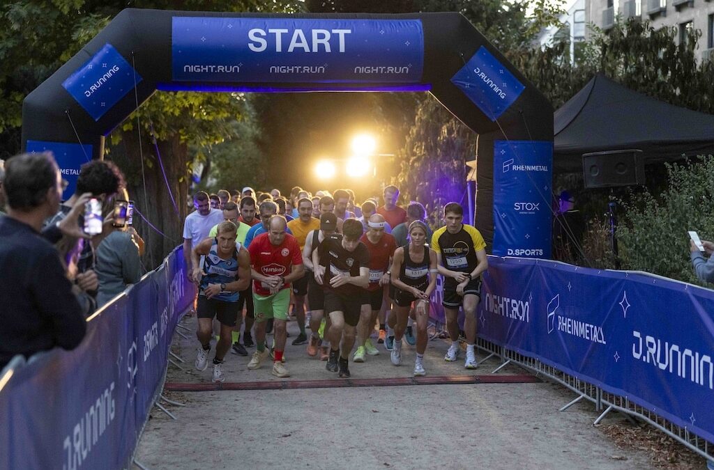 Premiere im Lichterglanz: 1.357 Läufer beim ersten Night Run in Düsseldorf
