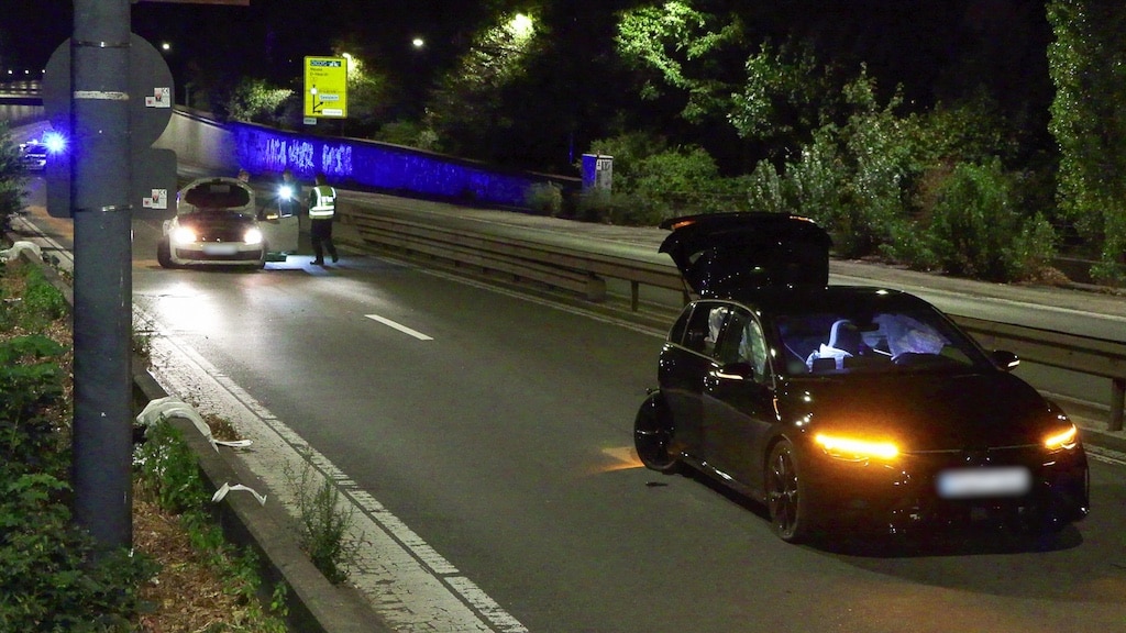 Illegales Autorennen in Düsseldorf: Vier Verletzte im Rheinalleetunnel