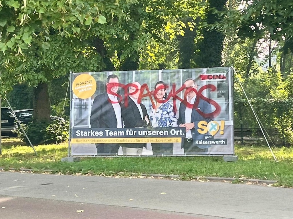 Beschmierte Plakate im Düsseldorfer Norden © CDU Nord