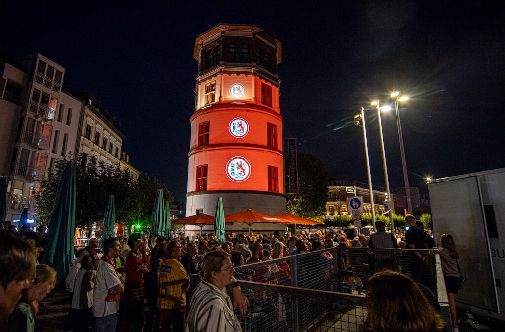 Düsseldorfer EG startet mit großer Trikotshow am Schlossturm in die Jubiläumssaison