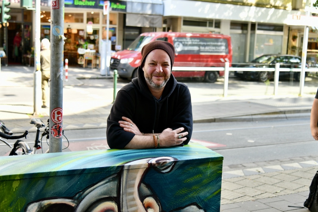 Farbenfroher Neustart in der Rethelstraße: Stromkästen im Zooviertel erhielten kreatives Make‑over