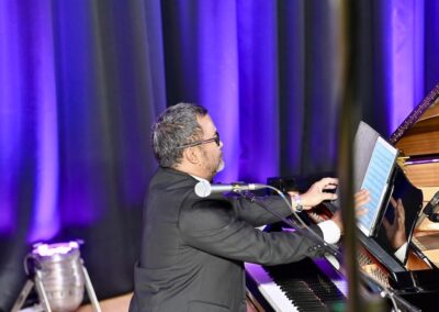 JOHN FLORENCIO © Lokalbüro