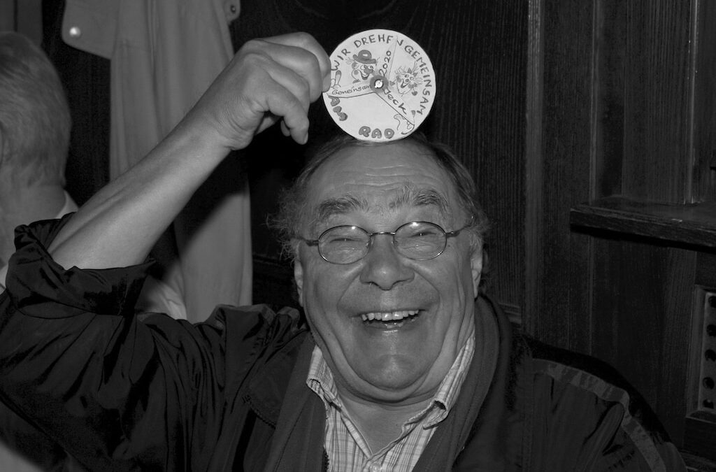 Düsseldorfer Karnevalsurgestein Hermann Schmitz mit 86 Jahren verstorben