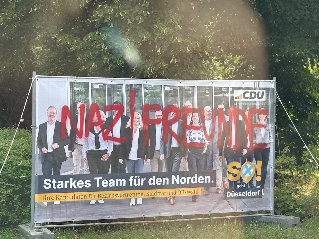 Beschmierte Plakate im Düsseldorfer Norden © CDU Nord