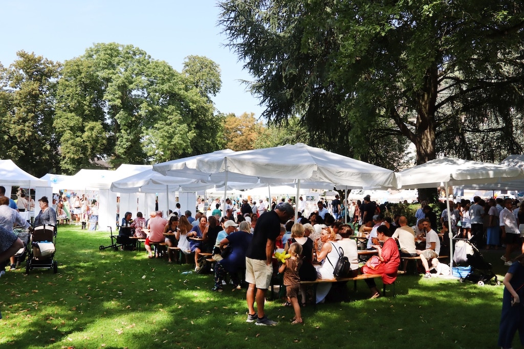 Die Festwiese ist gut gefüllt © Kaiserswerther Diakonie