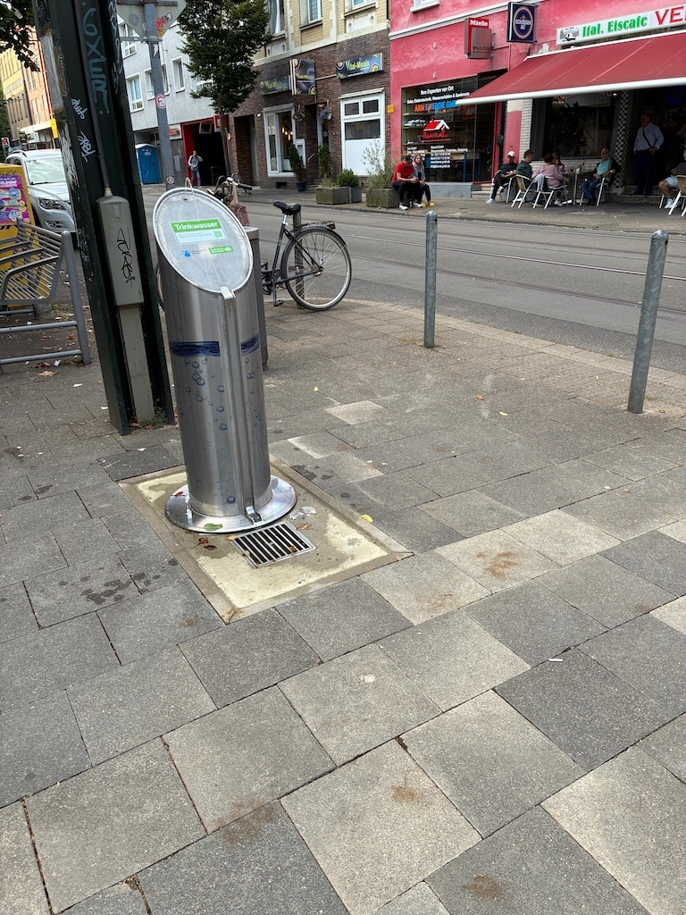 PHOTO-2025-08-28-18-46-10 Wieder aufgebaut der Brunnen in Gerresheim @ Lokalbüro
