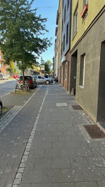 Oberbilk – Ellerstraße – Fahrradfahrerin stößt mit Fußgänger zusammen – Polizei sucht weitere Zeugen