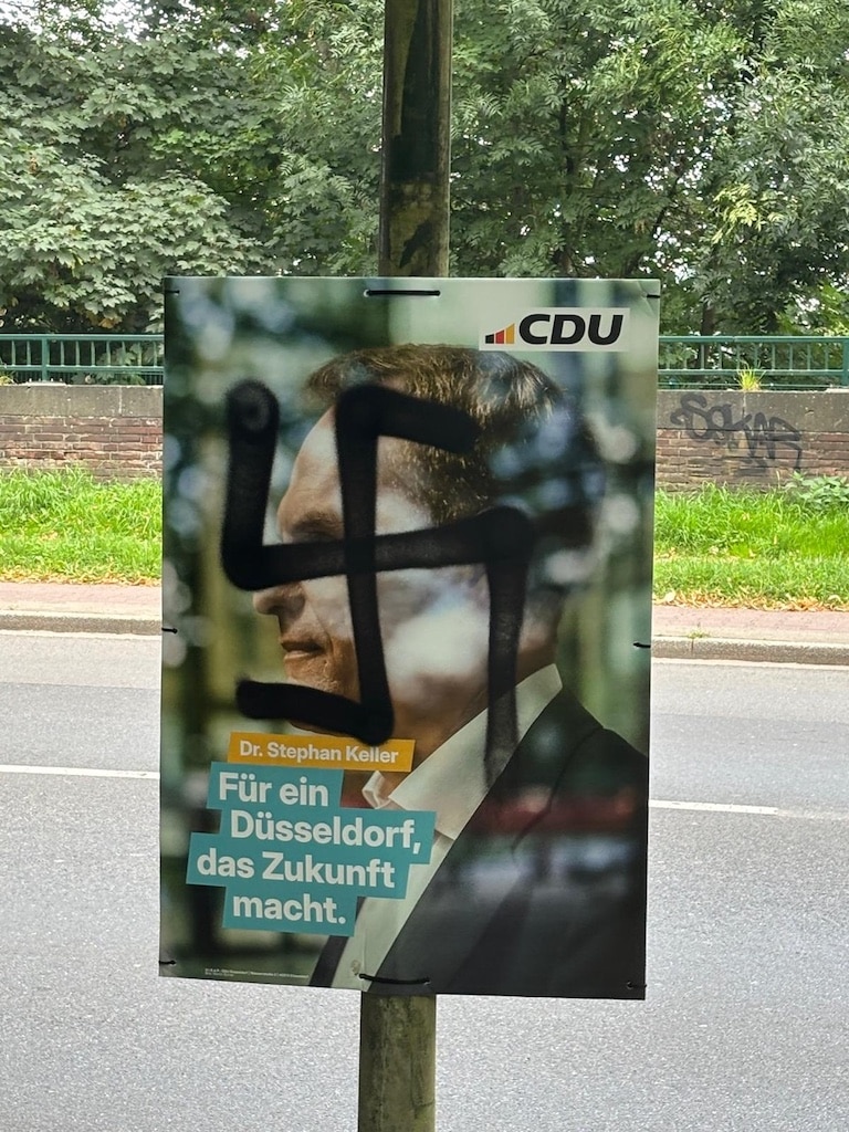 Beschmierte Plakate im Düsseldorfer Norden © CDU Nord