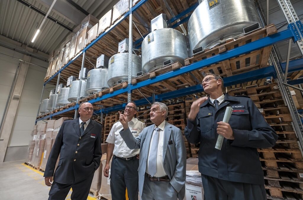 Für den Notstand gewappnet: Minister Reul hat neues Katastrophenschutzlager eingeweiht