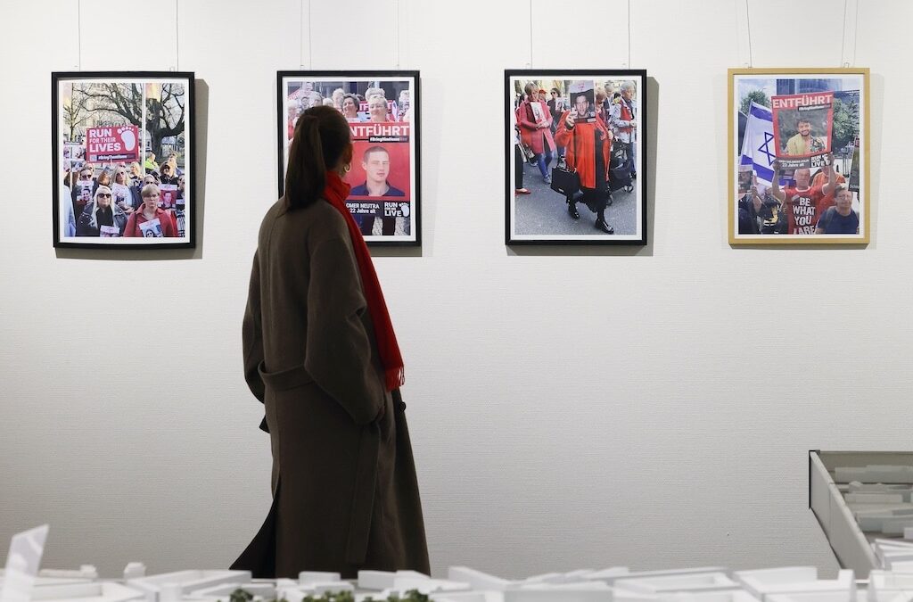 Ausstellung zur Fotodokumentation “Run for their lives” Düsseldorf von Eva Lindner