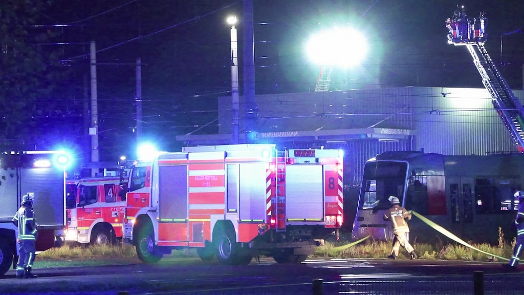 Großbrand auf Rheinbahn-Betriebshof in Lierenfeld