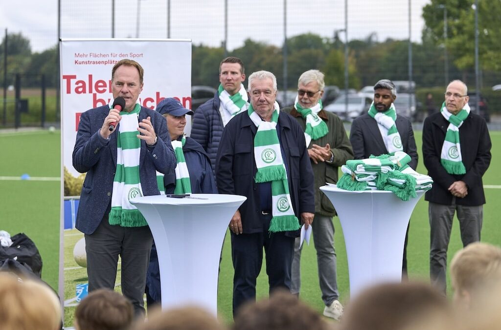 OB Dr. Keller eröffnet neues Kunstrasenfeld auf der Sportanlage Lohausen