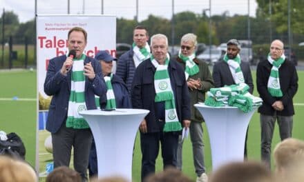 OB Dr. Keller eröffnet neues Kunstrasenfeld auf der Sportanlage Lohausen