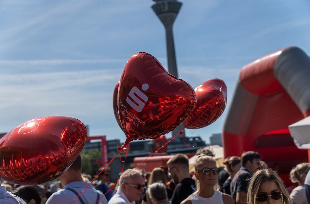 Düsseldorf feiert 200 Jahre Stadtsparkasse – ein buntes Wochenende am Rheinufer