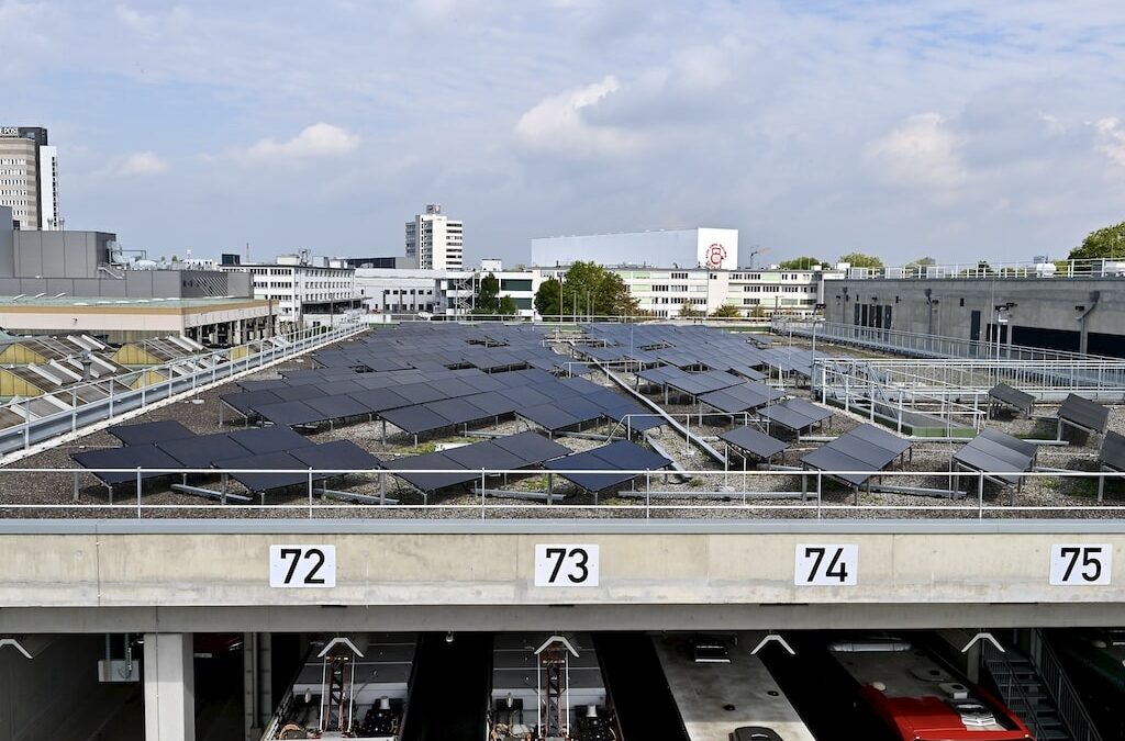 Rheinbahn nimmt hochmodernes Ladezentrum für Elektrobusse in Betrieb