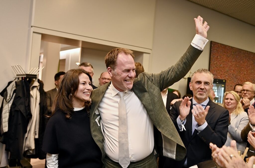 Stephan Keller siegt deutlich – Spannung und Schatten im Düsseldorfer Rathaus