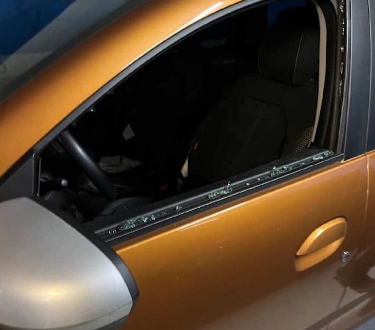 Stadtmitte: Polizei befreit Einjährigen aus Auto – Pflegemutter lässt Kind im Parkhaus zurück