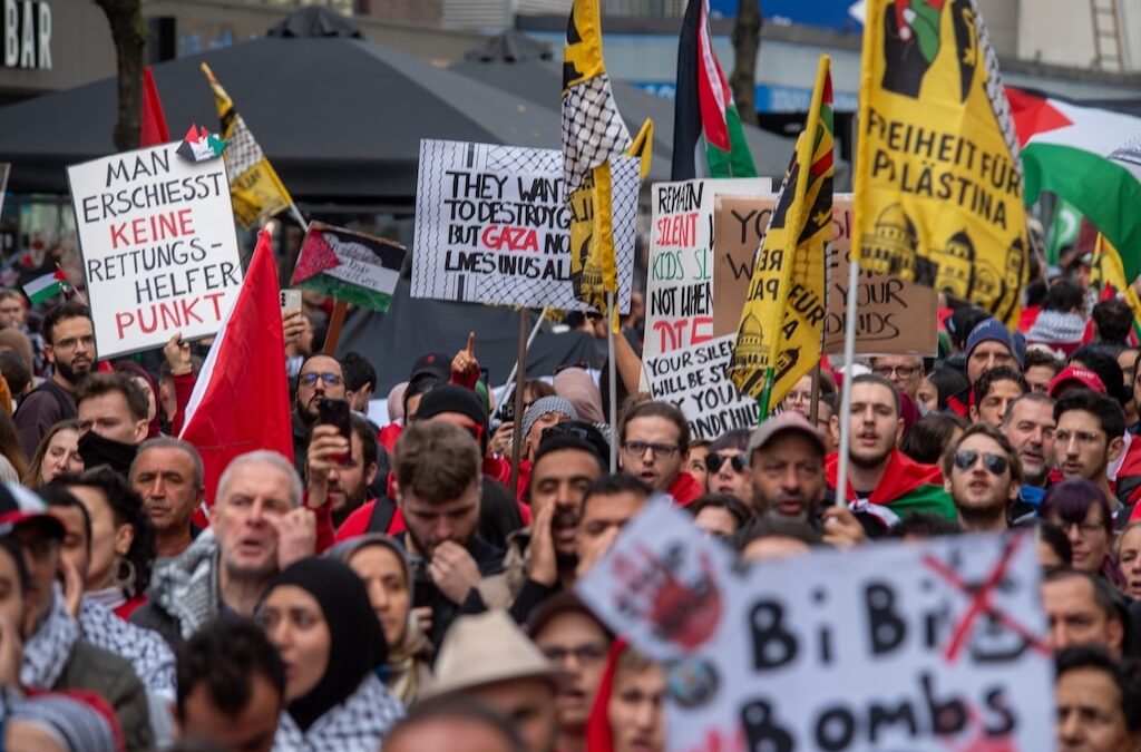 Tausende Teilnehmer bei Solidaritätsdemonstration in Düsseldorf – Umzug gegen 14 Uhr gestartet und erfolgreich beendet