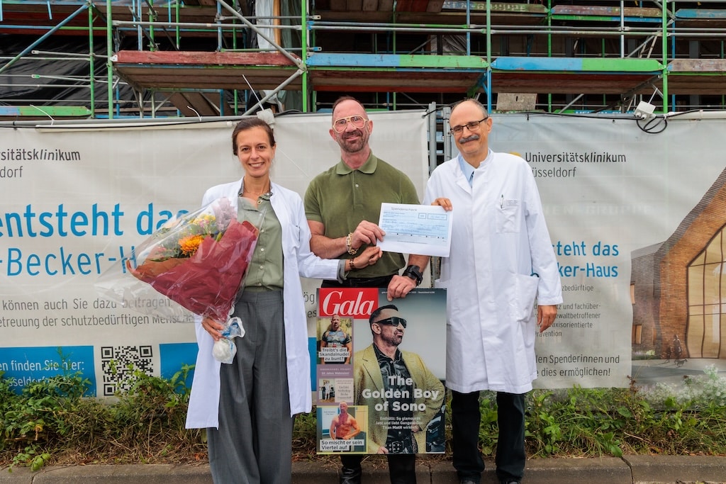 Dr. Georgia Ortner von der Hilfsorganisation "Mer stonn zusammen“, Dr. Matthias Heilein und Prof. Dr. Ertan Mayatepek,  Direktor der Klinik für Allgemeine Pädiatrie des Universitätsklinikums Düsseldorf (UKD). Foto: UKD Düsseldorf