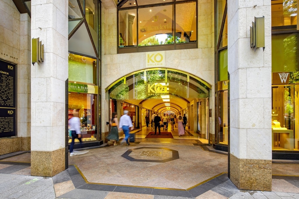 Eingang der KÖ Galerie Düsseldorf an der Königsallee 60 © KÖ Galerie