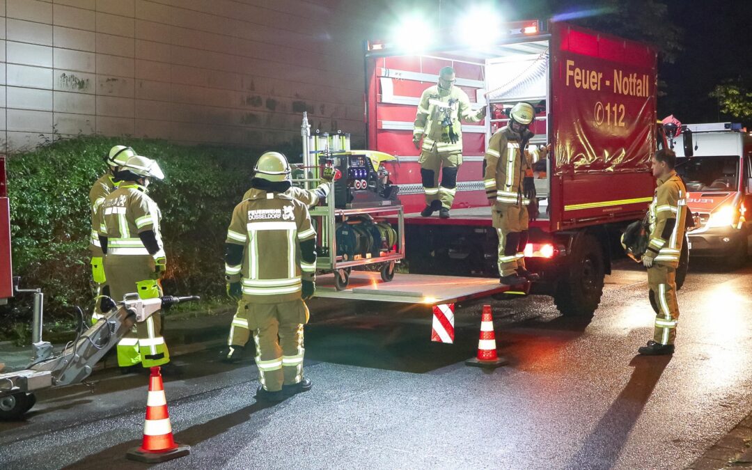 Massiver Wasserschaden in Hochhaus: Feuerwehr stundenlang im Einsatz