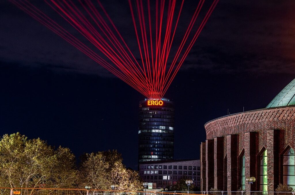 Lichtspektakel über Düsseldorf: „Comet of Europe“ erleuchtet den Himmel erneut