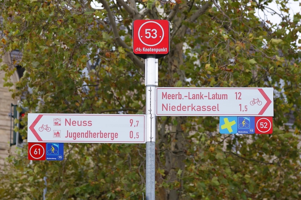 Schilder an Knotenpunkt 53 in Oberkassel © Landeshauptstadt Düsseldorf / David Young