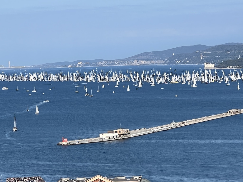 Start der größten Segelregatta in Triest © Lokalbüro