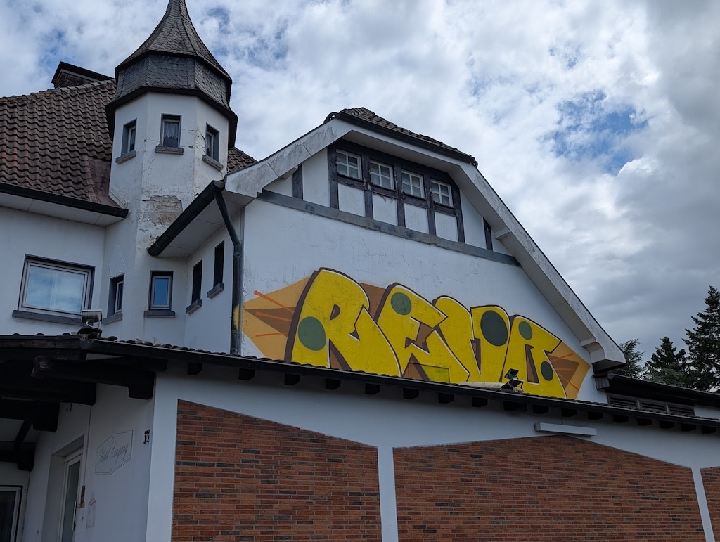 Graffiti an der Hauswand von Haus Litzbrück © Gabriele Schreckenberg