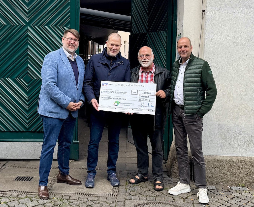 Hauptgeschäftsführer Johannes Kamm, Obermeister Michael Kre-gel, Pater Wolfgang Sieffert und stellv. Obermeister Peter Meiwes (v.l.n.r.)
 © KH