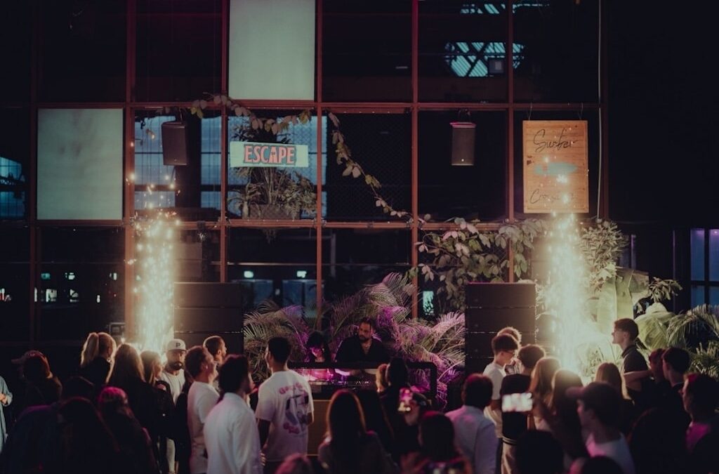 Herbst im RheinRiff: Beats, Beachvolleyball und Afterwork-Vibes