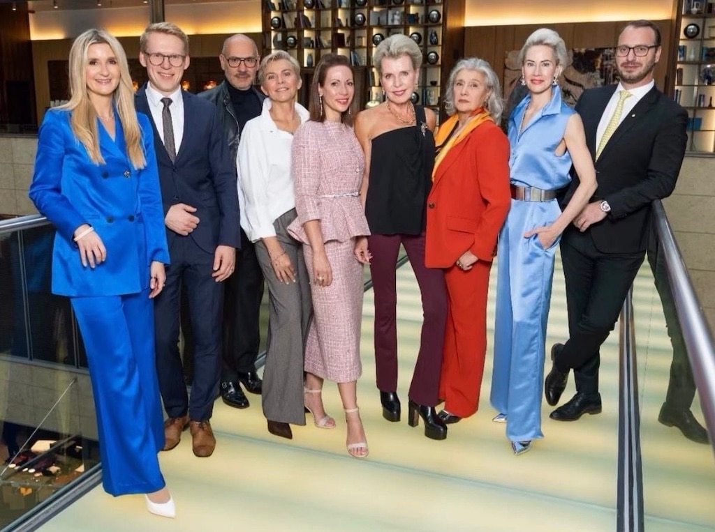 v.l.n.r.: Dr. med. Britta Kuehlmann (Plastisch-ästhetische Chirurgin, Wissenschaftlerin &Unternehmerin), Philipp Heise (Galderma Business Unit Head Cx), Dr. André T. Nemat (Thoraxchirurgie, Lungenspezialist & KI-Medienexperte), Stefanie Kemp (Vorstandsmitglied Sana Kliniken AG), Anja Katharina Bezold (Initiatorin Ladies Talk), Michaela Rentmeister (Initiatorin Ladies Talk), Dr. med. Rossella Marafioti (Ärztliche Leitung Brustkrebsberatung srcset=