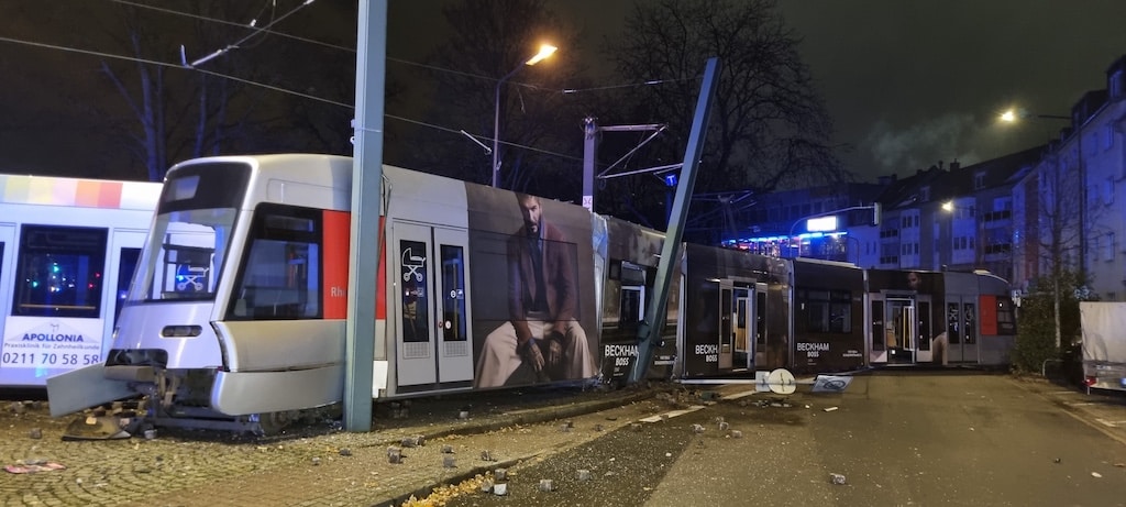 Straßenbahn entgleist in Düsseldorf-Holthausen – Großeinsatz läuft