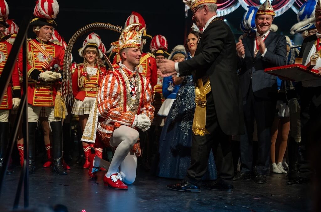 Kürung in den Rheinterrassen: Marcus I. und Venetia Nicole übernehmen das närrische Amt