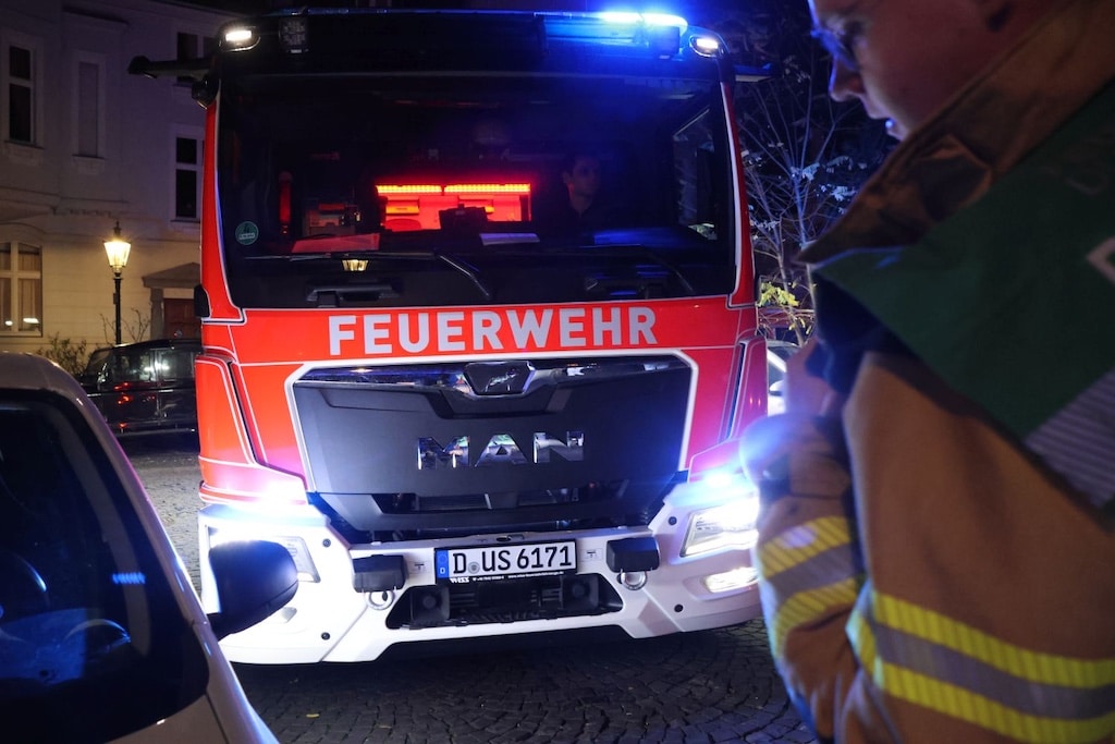 Falschparker hindern die Feuerwehr an Durchfahrt