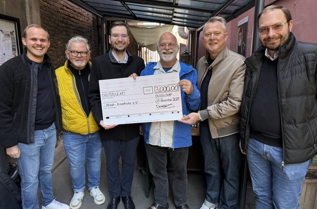 Spendenübergabe an die Altstadt-Armenküche: Düsseldorfer Narrencollegium zeigt Herz für Bedürftige