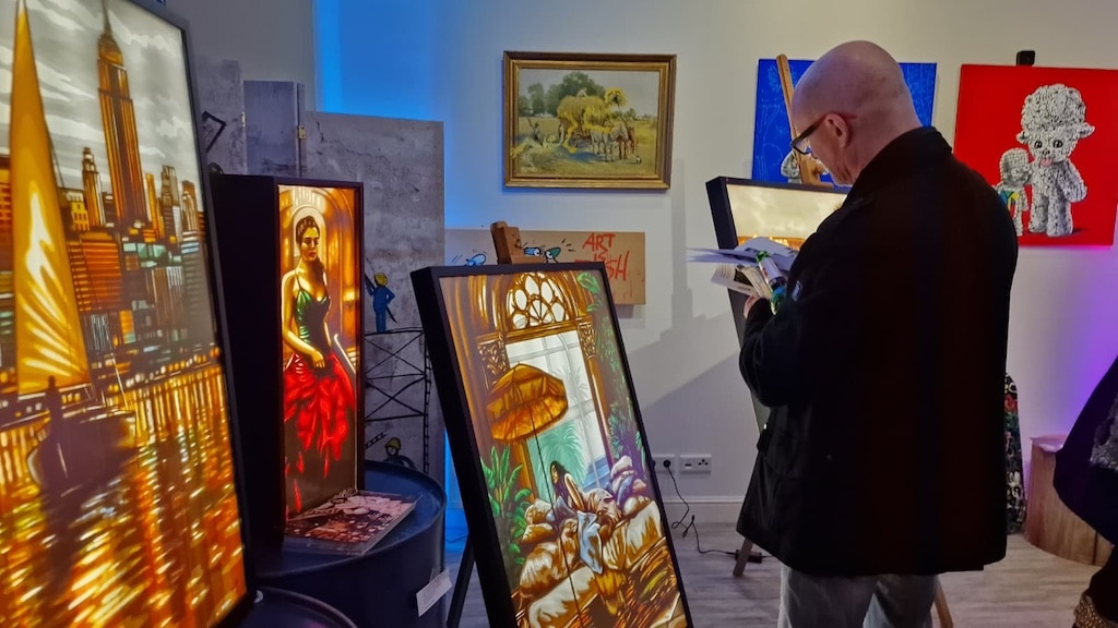 Kunst mit Licht und Klebeband – Erfolgreiches Eröffnungswochenende der Ausstellung